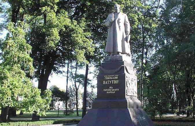 Вандали понівечили черговий пам’ятник у Києві, фото