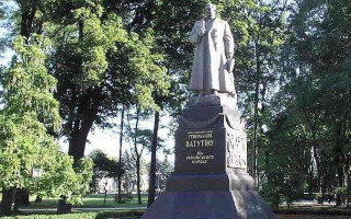 Вандали понівечили черговий пам’ятник у Києві, фото