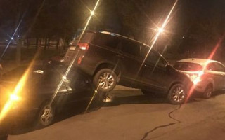 В Мариуполе произошло необычное ДТП, фото
