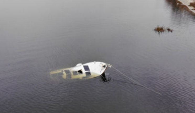 В Киеве затонула элитная яхта: появилось видео