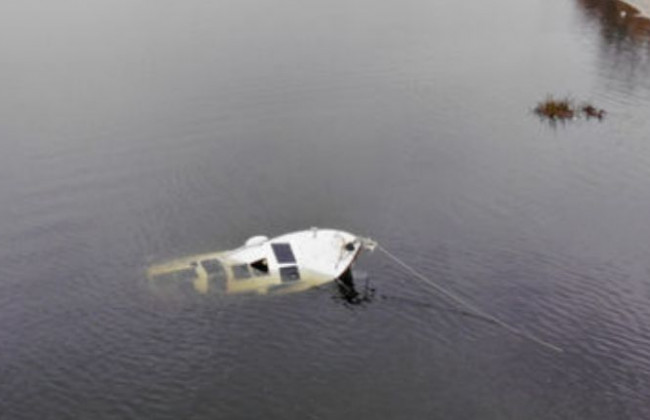 В Киеве затонула элитная яхта: появилось видео