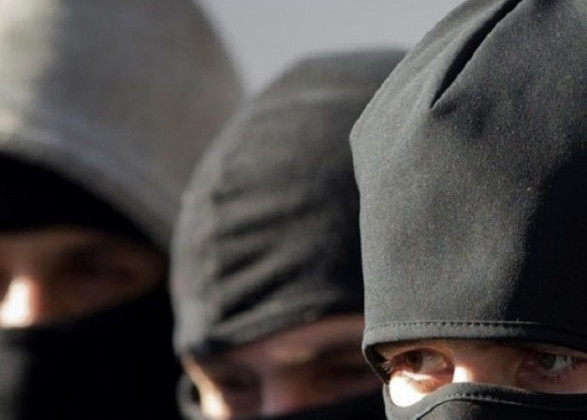 Розбійний напад у Харкові: невідомі в балаклавах вдерлися до квартили і пограбували жінку