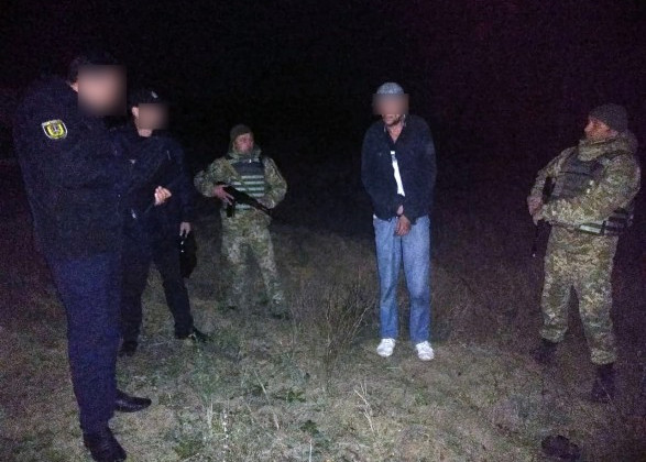 Інцидент під Одесою: підозрюваний у вбивстві напав з ножем на прикордонника