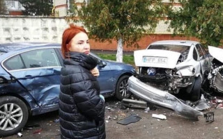 Пьяное ДТП под Киевом: женщина на джипе протаранила 6 машин