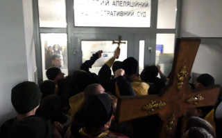 В Киеве штурмуют Шестой апелляционный админсуд: что известно