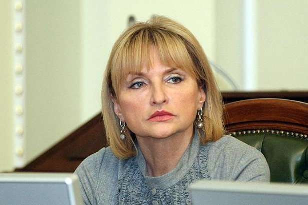 Рада досрочно прекратила депутатские полномочия Ирины Луценко