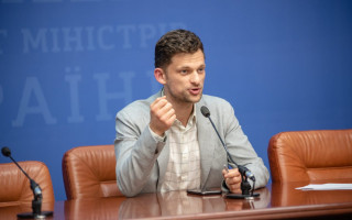 Дмитро Дубілет анонсував збільшення зарплат держслужбовцям