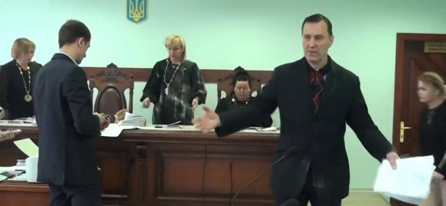 Напавший на судью Елену Лапчевскую получил шесть месяцев ареста