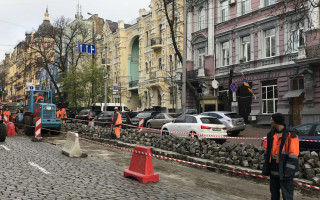 В центре столицы просела дорога, фото
