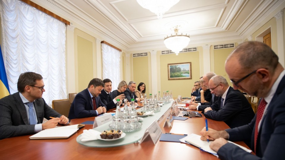 Володимир Зеленський обговорив з послами країн G7 перебіг судової реформи в Україні