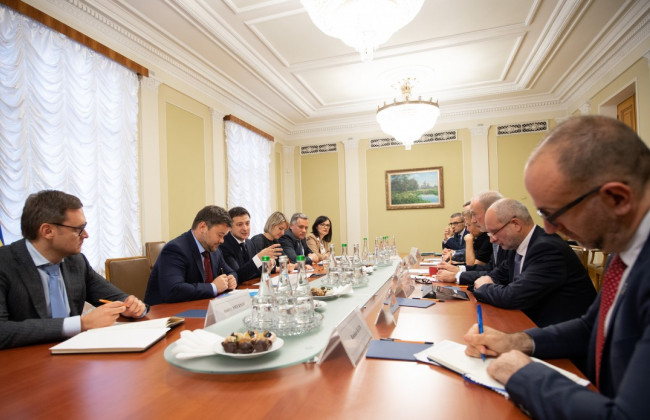 Володимир Зеленський обговорив з послами країн G7 перебіг судової реформи в Україні