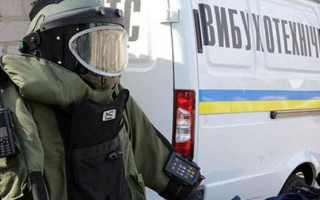 Лікарні, банки і вокзали: Україною прокотилася хвиля «мінувань»