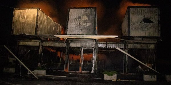 У Києві підпалили декілька магазинів: з’явилося відео