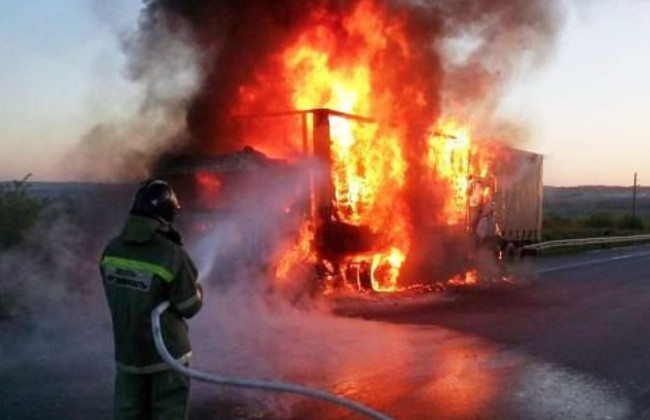 Грузовик протаранил копов под Киевом: есть детали