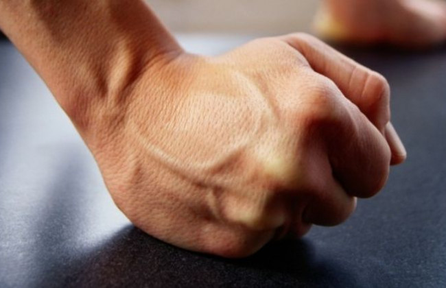 Бив по тілу: мер Дрогобича напав на активіста