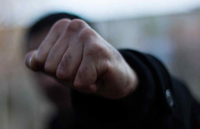 Били, доки не знепритомнів: у столиці неадеквати напали на охоронця