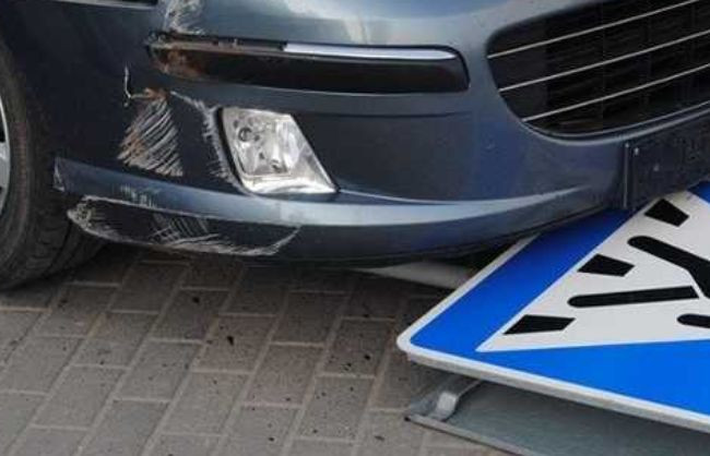 В Киеве пьяный пешеход упал под колеса автомобиля