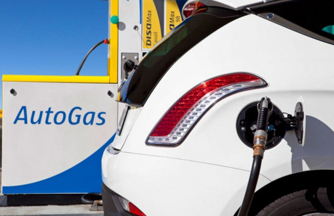 Скільки коштує заправити автівку на АЗС: актуальні ціни