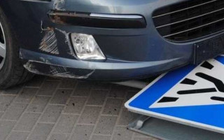В Киеве пьяный пешеход упал под колеса автомобиля