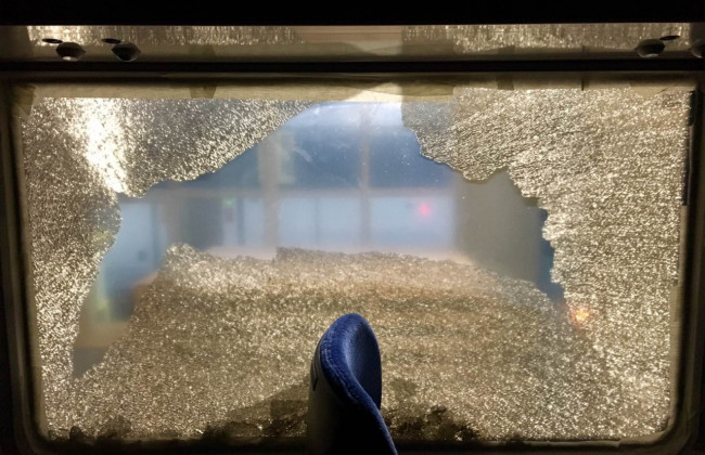 Хулиганы забросали камнями поезд Киев — Одесса, фото