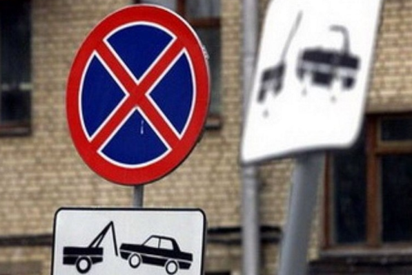 Перекрыл дорогу ученикам: киевлян разозлил «герой парковки»