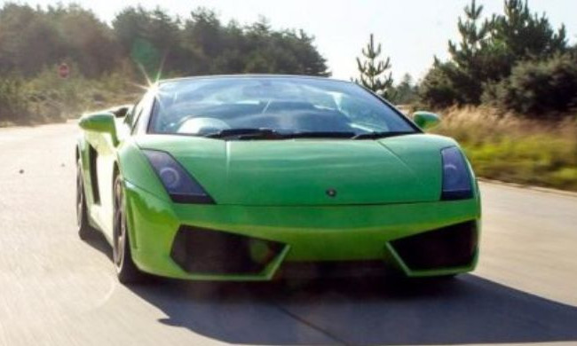 Назвали самые популярные суперкары для гонок