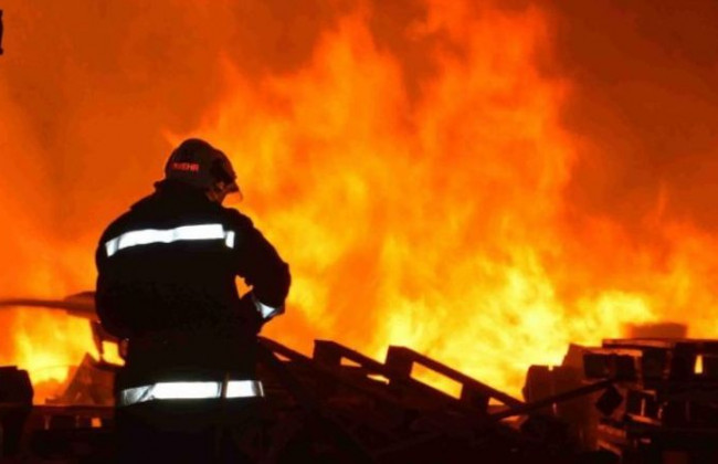 Масштабна пожежа під Києвом: загинув молодий чоловік