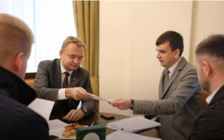 Садового підозрюють у зловживанні владою: прокурори САП вручили підозру меру Львова, відео