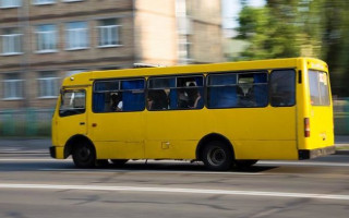 Одесситка выпала из маршрутки на ходу и получила многочисленные травмы