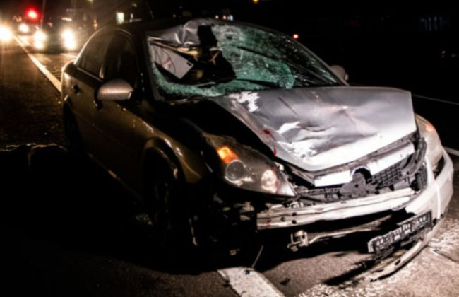 Смертельное ДТП под Киевом: легковушка снесла пешеходов, видео