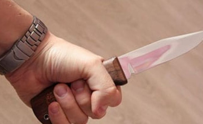 В Киеве мужчину едва не убили в очереди к банкомату