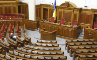 Лишение нардепов мандата за прогулы: КСУ обратился к Венецианской комиссии