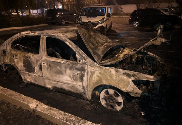 В Одессе неизвестный сжег дотла машину главы таможни