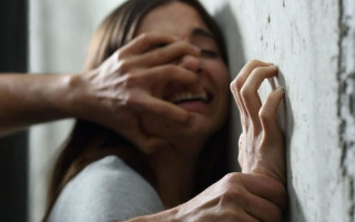 В Одессе 15-летнюю девочку изнасиловал отчим: подробности