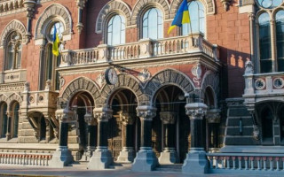 Нацбанк отчитался о миллиардных убытках из-за укрепления гривни