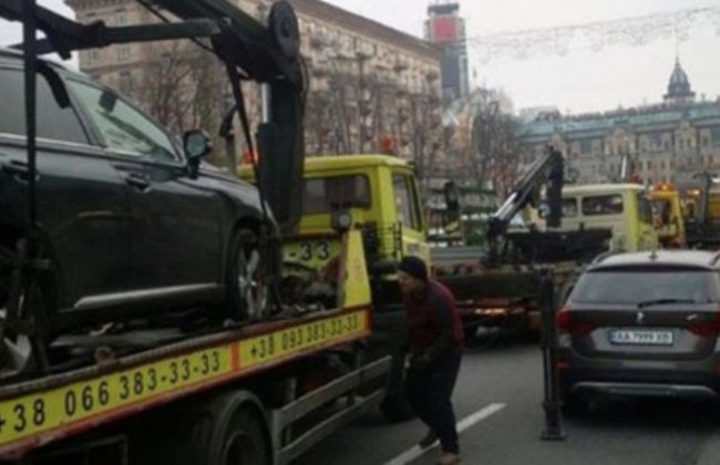 У Києві масово евакуювали автівки: що сталося