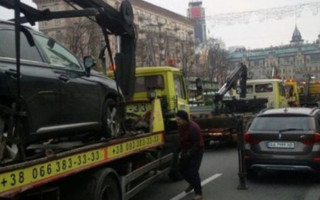 У Києві масово евакуювали автівки: що сталося