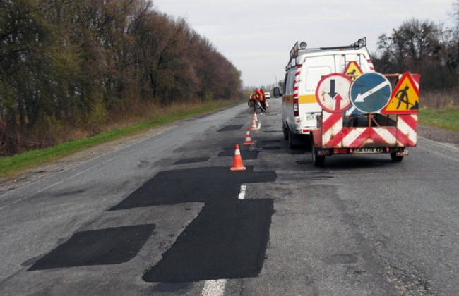 Укравтодор відмовиться від ямкового ремонту доріг