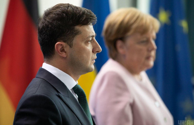 Зеленський обговорив  з Меркель підготовку зустрічі в нормандському форматі