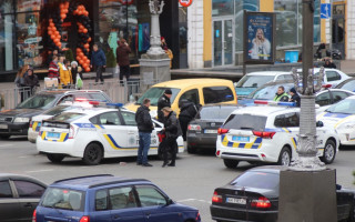 В центре Киева неадекватный водитель убегал от копов: патрульные попали в ДТП