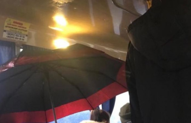 Киевлян поразили «душем» в одной из маршруток