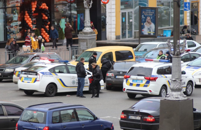 В центре Киева неадекватный водитель убегал от копов: патрульные попали в ДТП