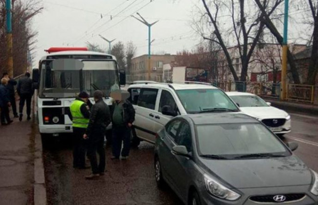 Тройное ДТП с автобусом в Черкассах, фото