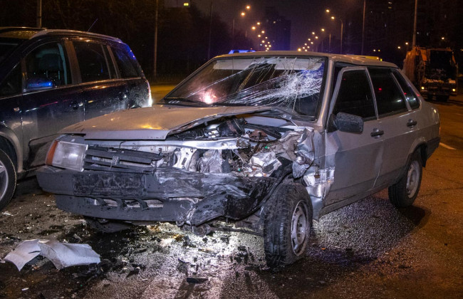 В Киеве пьяный неадекват устроил тройное ДТП: подробности