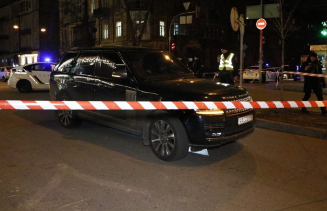 В Киеве обстреляли автомобиль с ребенком внутри: подробности