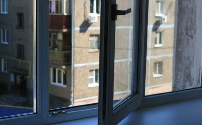 Во Львове из окна квартиры на тринадцатом этаже выпала женщина