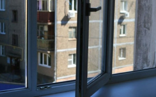 Во Львове из окна квартиры на тринадцатом этаже выпала женщина