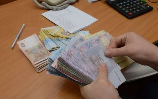 Крала гроші за комуналку: суд виніс вирок зухвалій працівниці банку