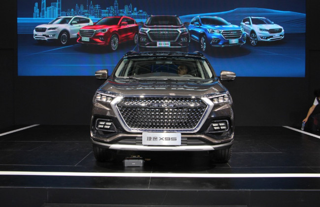 Китайцы представили новый бюджетный кроссовер, фото