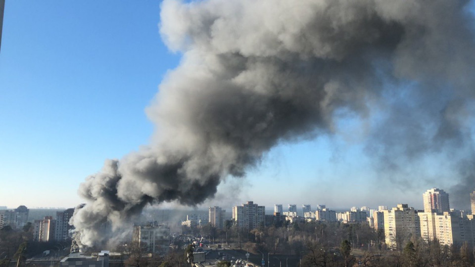 Мощный пожар на проспекте Победы в Киеве: подробности, фото